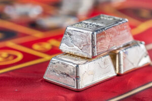 Silver (XAG) Forecast: Prices Surge After Breaking 200-Day Moving Average – $30.54 in Sight